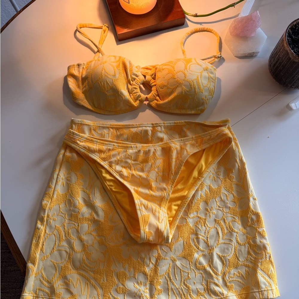3 piece bikini bathing suit set XS yellow floral hibiscus